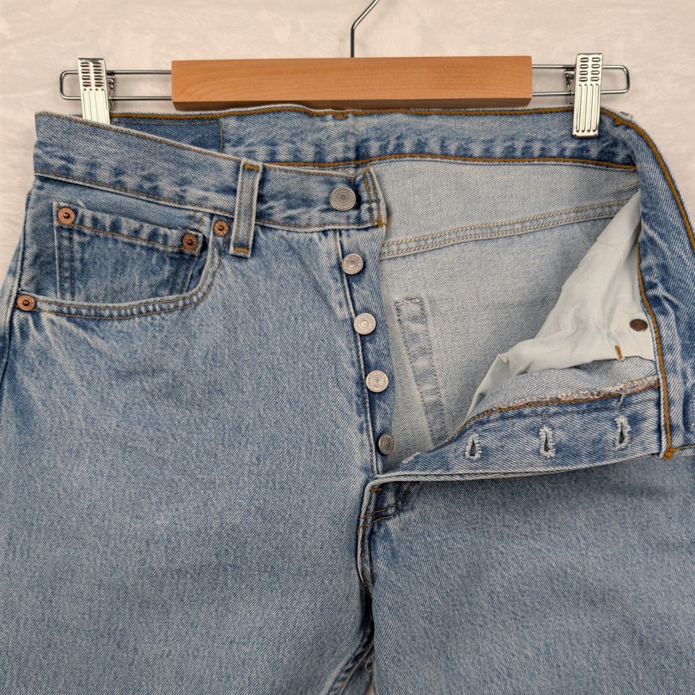 VTG Levi's Jeans Mens 31x31 Light Wash 501 Button Fly Straight Leg Made USA 90s